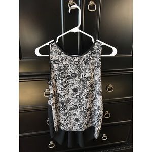 XS Abound black and white floral tank